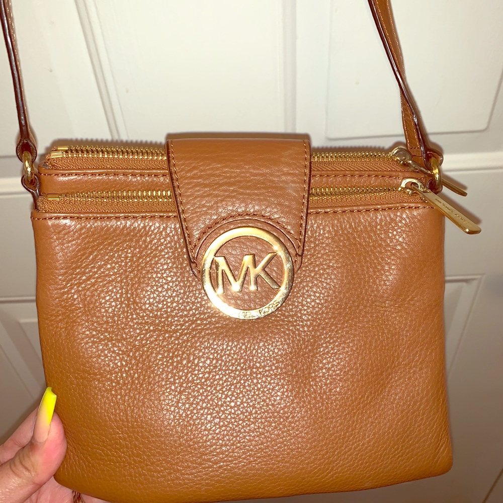 **SOLD**     Michael Kors Crossbody